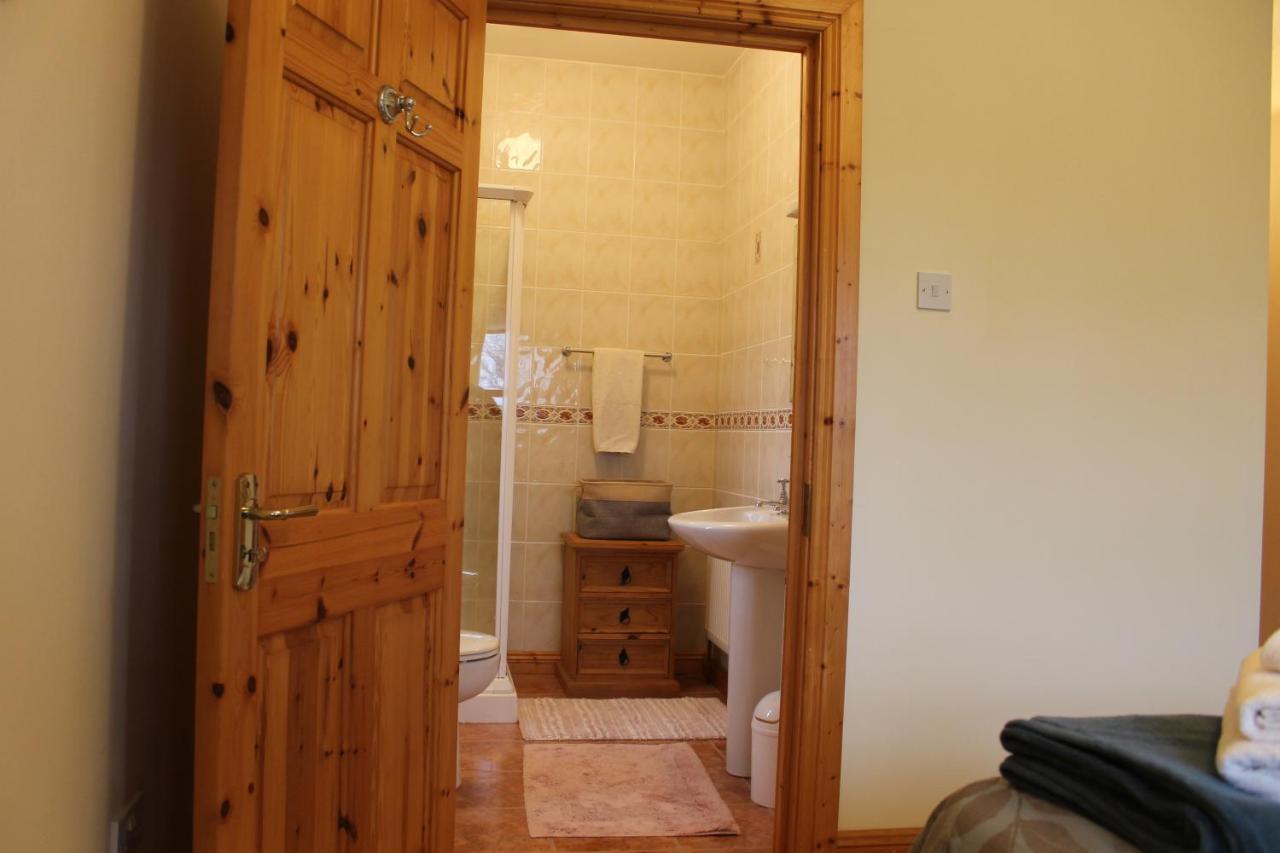 Riverbend Lodge B&B Oughterard Exterior foto