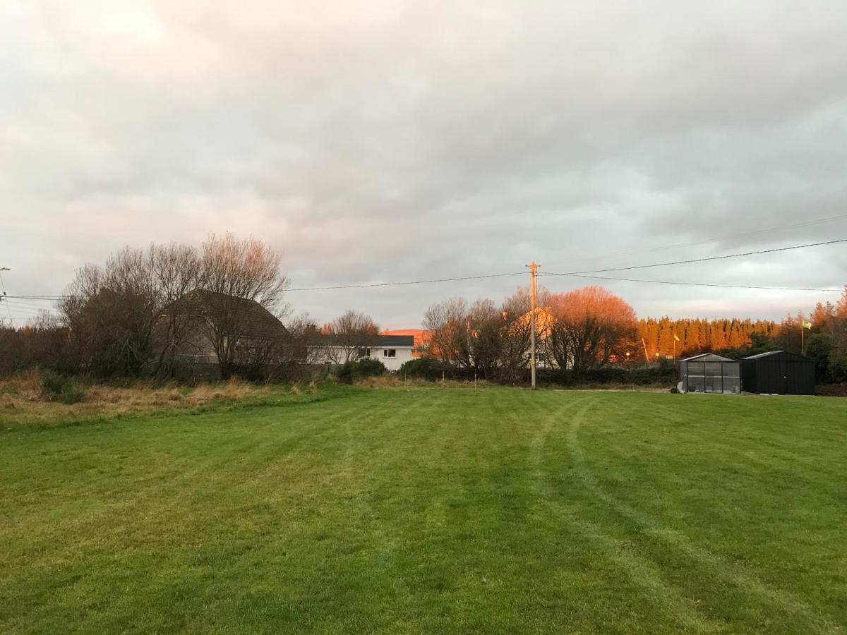 Riverbend Lodge B&B Oughterard Exterior foto